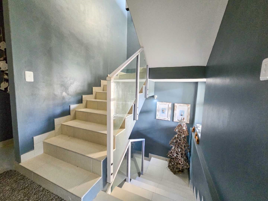 6 Bedroom Property for Sale in Stilbaai Oos Western Cape